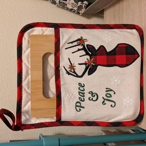 Christmas oven mitt & small wood cutting board